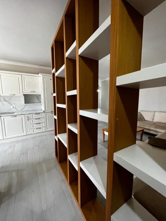 SHITET APARTAMENT 3+1+2 ME DEPO – ZONA ISH FABRIKA E BUKËS / ISH LUX MODA, DURRËS