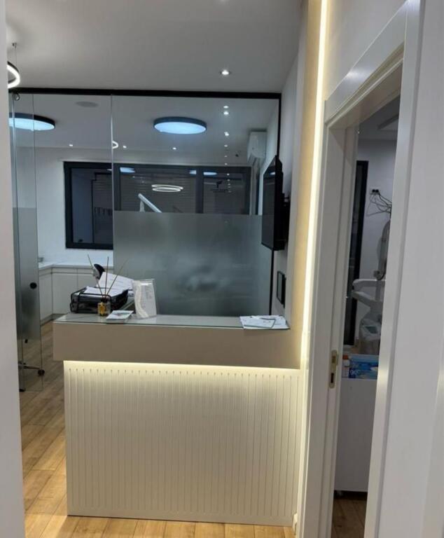 UFFICIO IN AFFITTO 100 M2 VIA DIBRA 75.000 LEKE