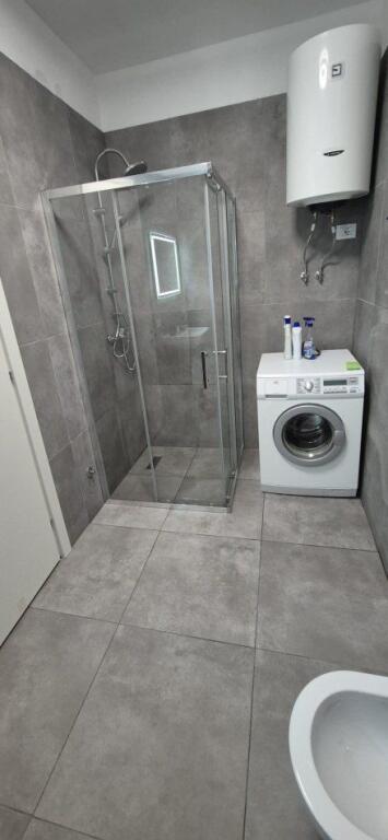 APARTAMENT ME QERA 2+1 UNIVERS CITY 600 EURO