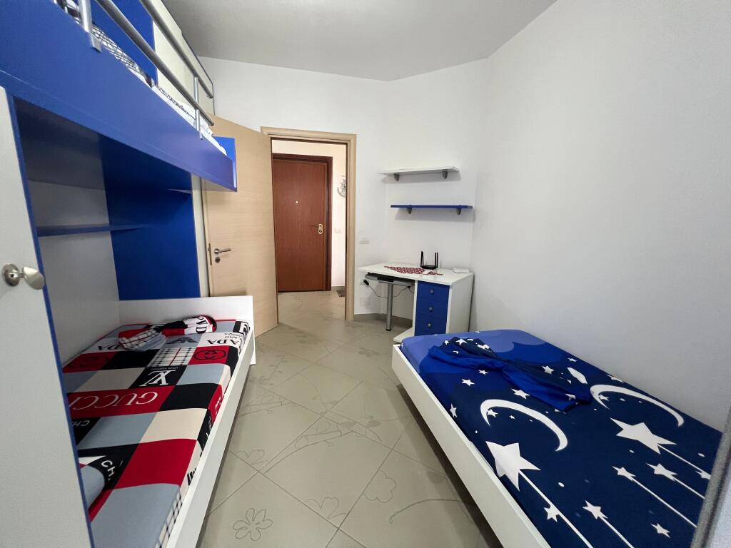 Apartament  me qira 2+1 me garazh ,Lungomare