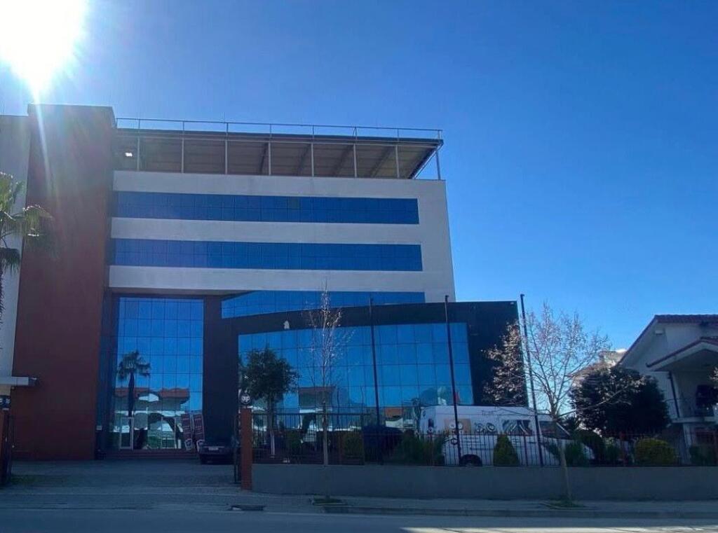 IMMOBILE COMMERCIALE IN AFFITTO 3480 M2 KAMEZ 21.000 EURO