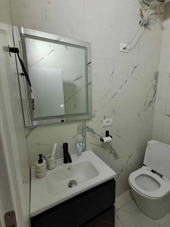 Shitet Garsoniere – Kompleksi Tocak Plazh Durres