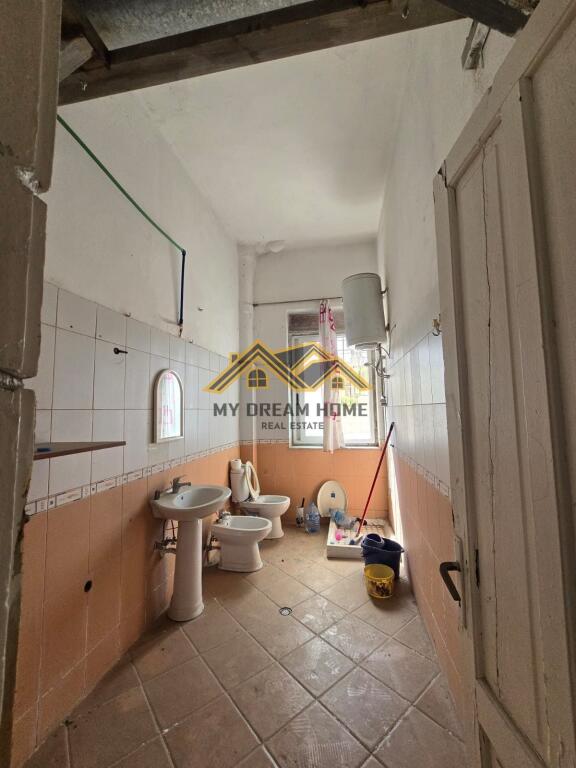 SHITET APARTAMENT 3+1 TEK EFTALI KOCI DURRES!