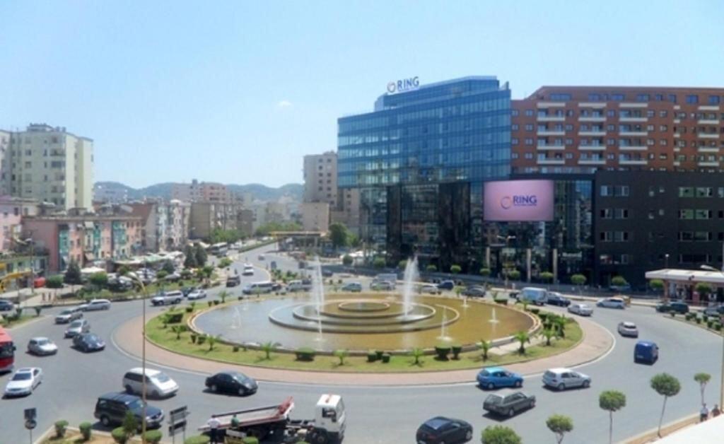 Jepet me qira ambient per zyre tek Ring Center ! 1,200 € /Muaj