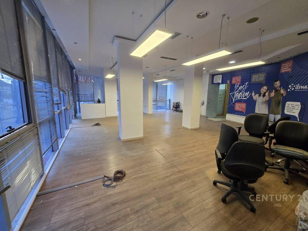 Ambient për Zyrë me Qira ne Xhamllik! 1,200 € /Muaj