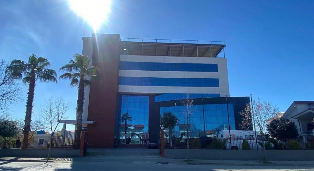 IMMOBILE COMMERCIALE IN AFFITTO 3480 M2 KAMEZ 21.000 EURO