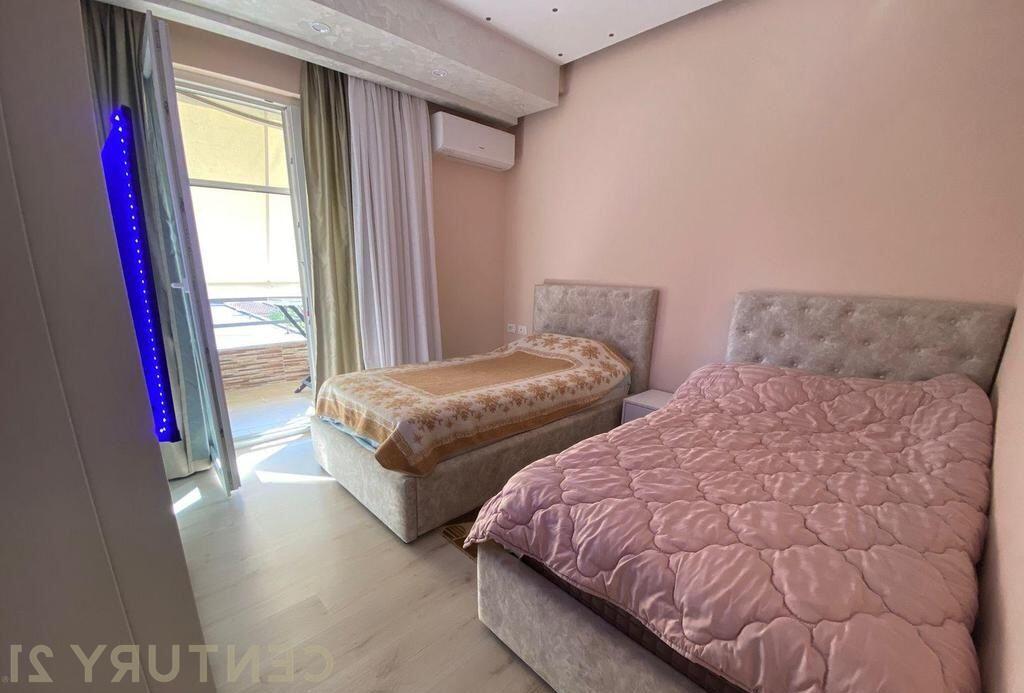 Apartament ne shitje 2+1+2 prane Vila Gold.