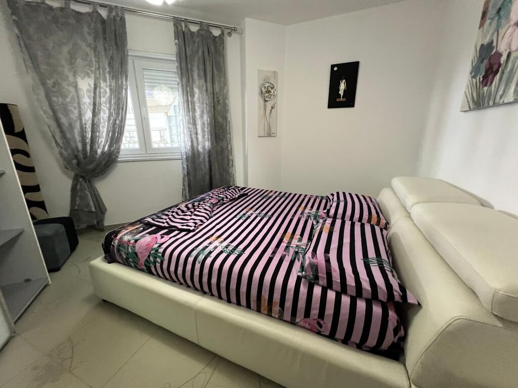 Apartament  me qira 2+1 me garazh ,Lungomare