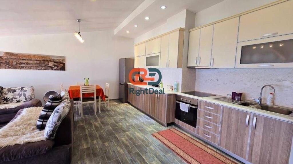 Ne Pogradec, Me Pamje Nga Liqeni Shitet Apartament 3+1+2 I Mobiluar Dhe Me Parkim!!!