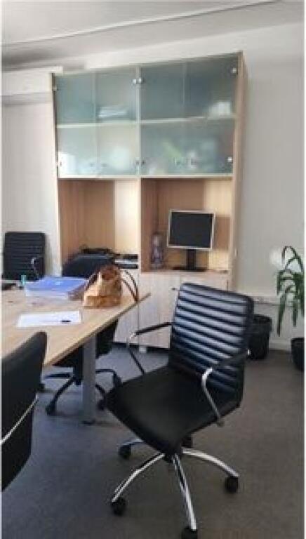 Vile ne shitje tek Rruga e Kavajes.