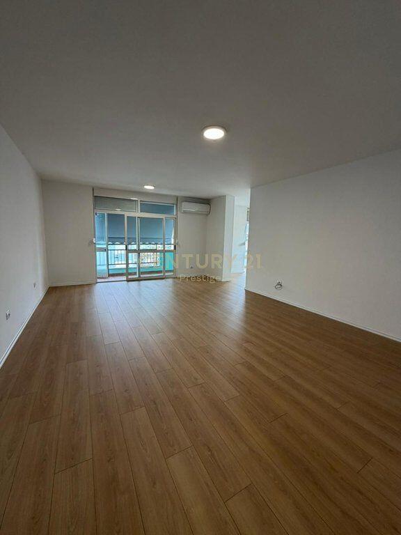 Apartament bosh per zyra me qira tek Ish-Ekspozita