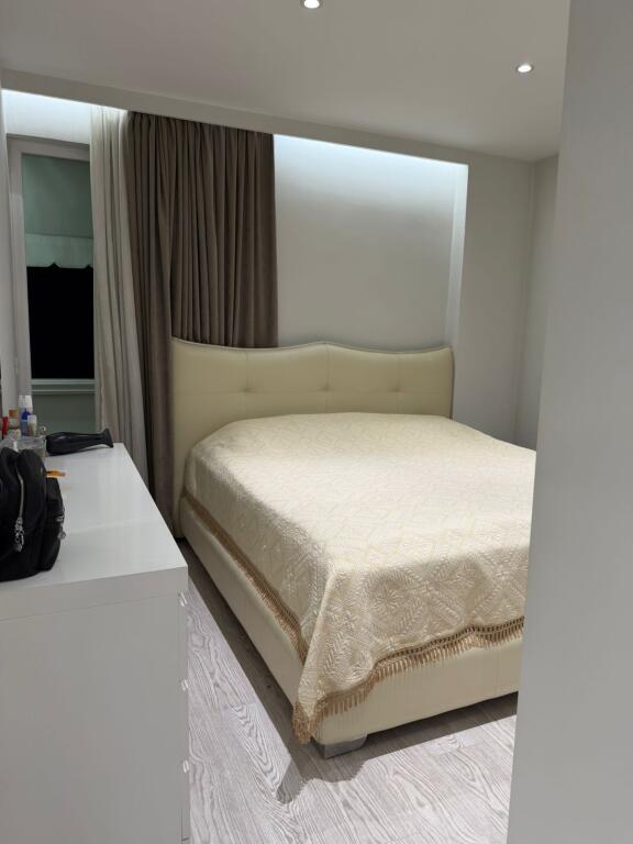 Shitet apartament 3+1+2 tek Stadiumi Air Albania