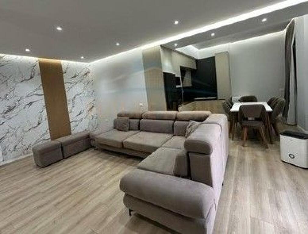 Shitet, Apartament 2+1+2+Garazh, Selitë (Shumë pranë Rezidencës Euro 3D)
