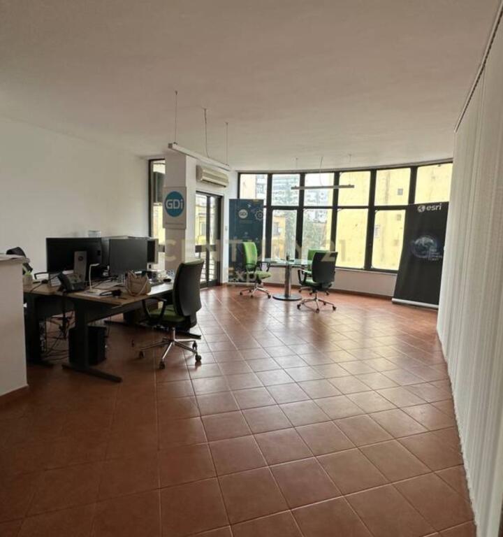 ✨ Zyrë 115 m² për Qira – Stadiumi Dinamo, Tirane