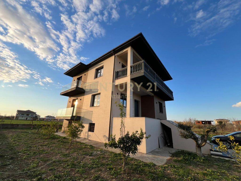 VILLA UNICA SU 3 PIANI IN VENDITA A 4 RRUGET, SHIJAK DURRES