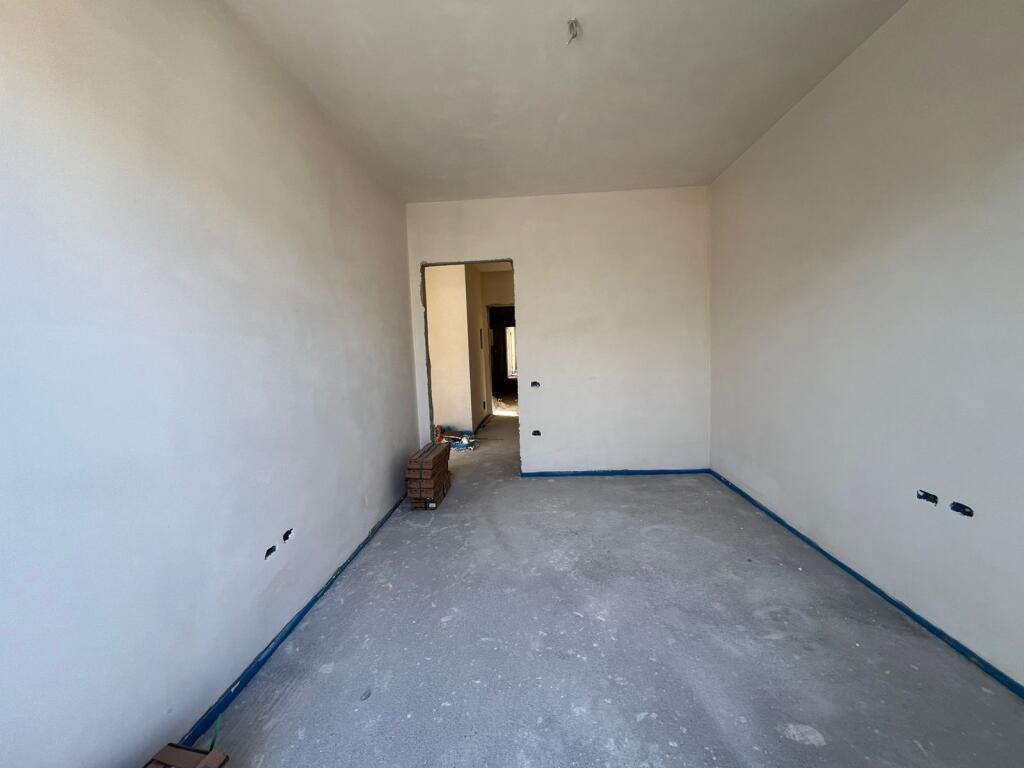 Appartamento 2+1+2+ Veranda, in Vendita 📍Ali Demi, Tirana