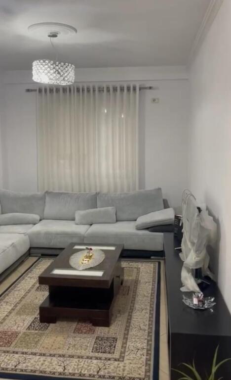 Jepet me qera apartament 2+1+2 Rruga Jordan Misja!