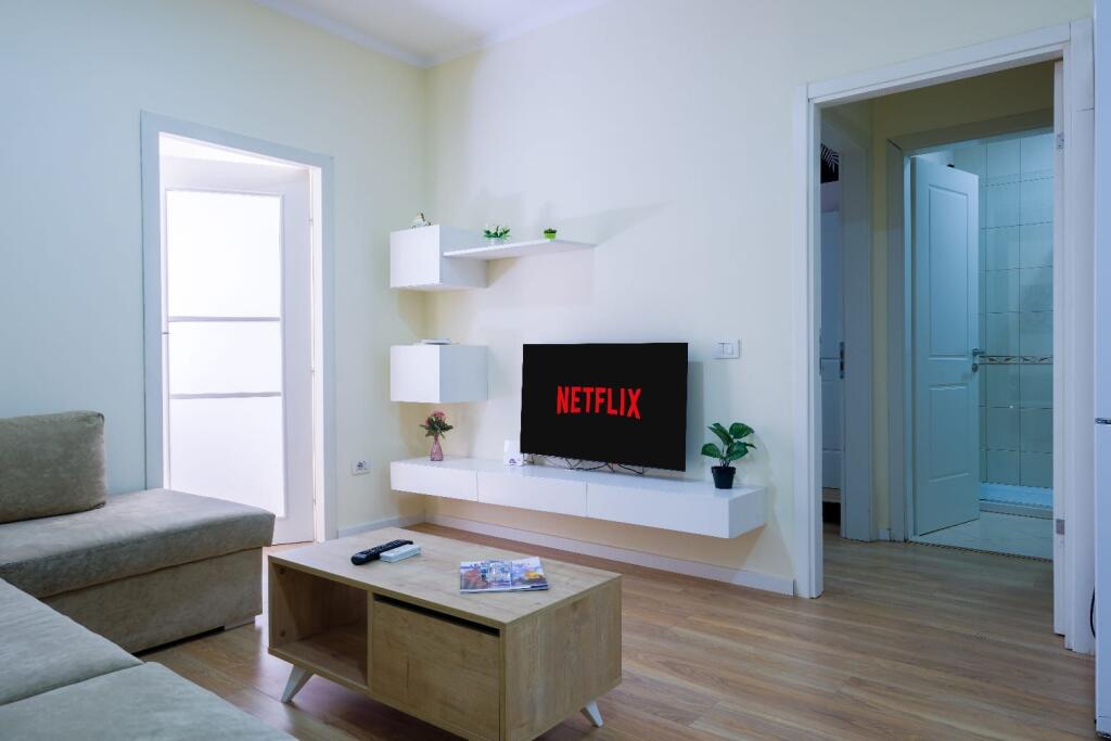 Jepet me qera apartament modern ne Qender te Tiranes