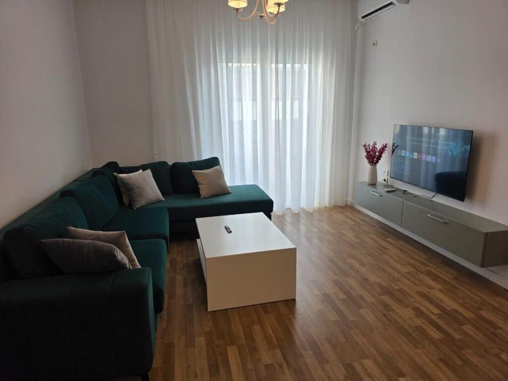 APARTAMENT ME QERA 1+1 RRUGA E KAVAJES 55.000 LEKE