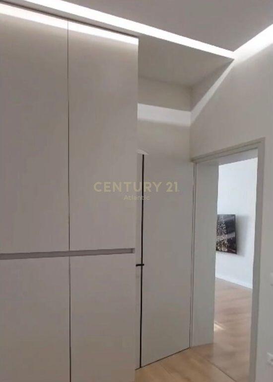 VILLA UNICA SU 3 PIANI IN VENDITA A 4 RRUGET, SHIJAK DURRES