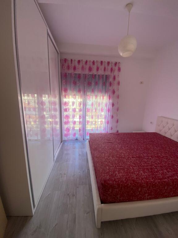 Jepet apartament 2+1 me qera te Pazari i Ri