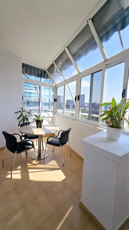 🏙️ Penthouse me Qira – Bllok💶 Çmimi: 1,200 € / muaj