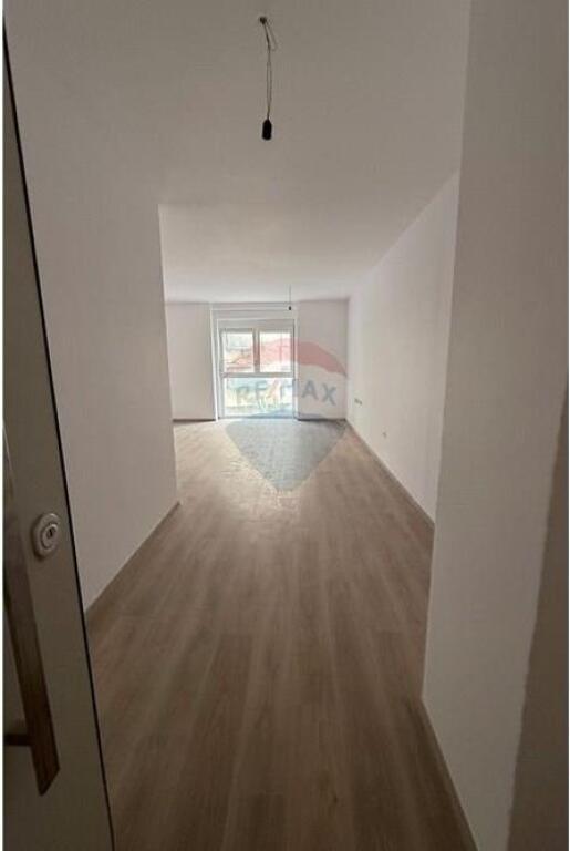 Ambjent per zyra me qira prane Air Albania stadium