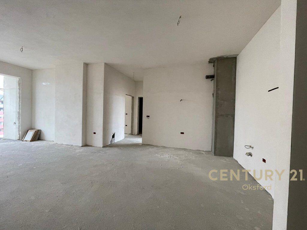 APARTAMENT 2+1+2+POST PARKIMI, TEK ISH FUSHA E AVIACIONIT PER SHITJE