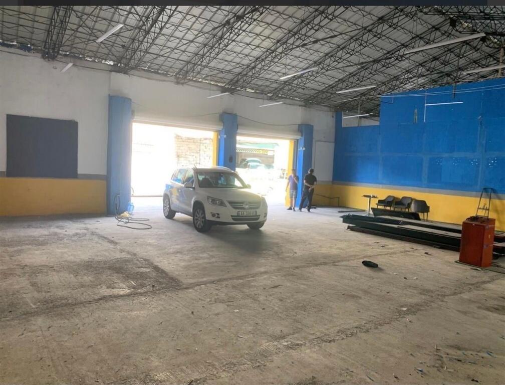 Negozio / Magazzino in affitto Misto Mame