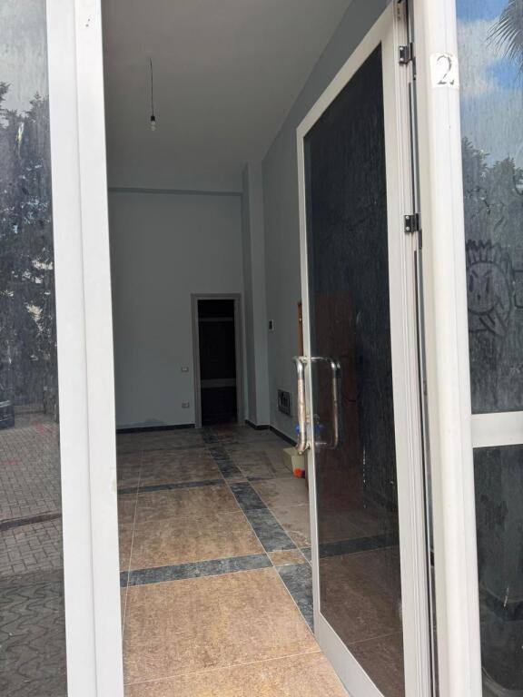 SHITET AMBIENT KOMERCIA NE PAZH DURRES