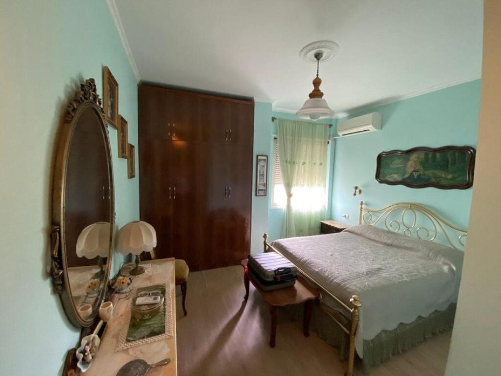 SHITET SUPER PAPAFINGO 2+1+2 PAMJE DETI PLAZH DURRES 140000 EURO