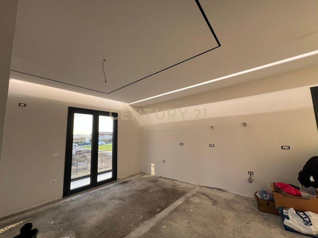 VILLA UNICA SU 3 PIANI IN VENDITA A 4 RRUGET, SHIJAK DURRES