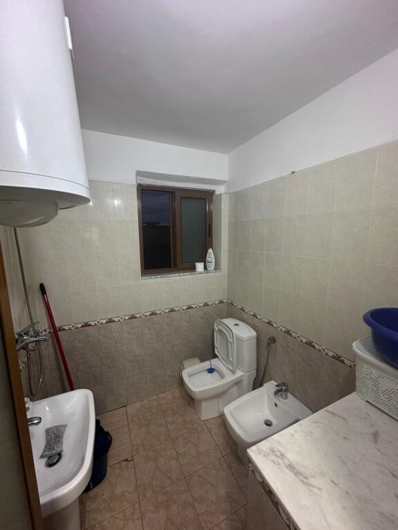 Jepet me qira 2+1+1 XHAMLLIKU 550 mije leke i diskutushem