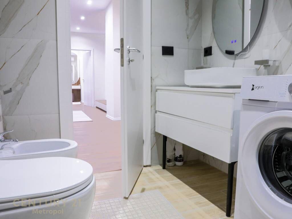 Apartament 2+1+Post Parkimi ne qender te Tiranes