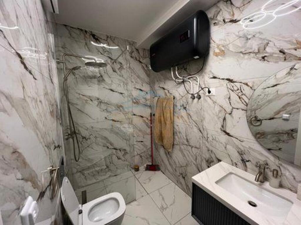 Shitet, Apartament 2+1+2 me Depo + Post Parkimi, Rruga Jordan Misja, Tirane.