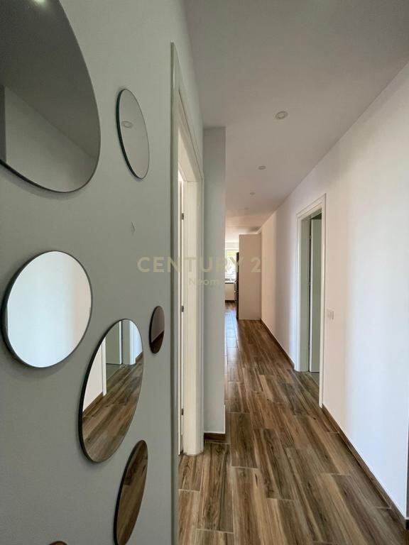 Appartamento 2+1+Posto Auto in Vendita a Kodra e Diellit. 250.000 € /Mese