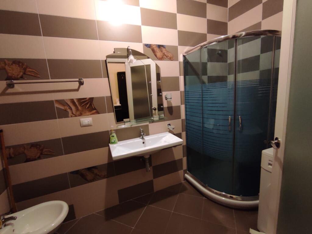 JEPET ME QERA APARTAMENT PLUS GARAZH PRANE MYSLYM SHYRIT !