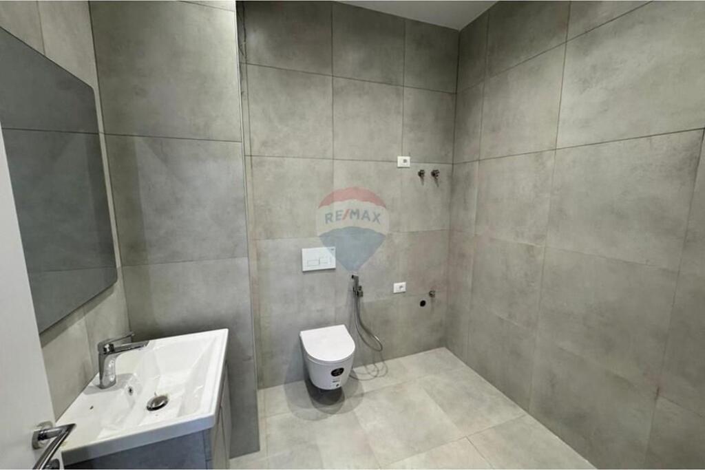 APARTAMENT 1+1 PER SHITJE TE PORTA TIRANA E RE