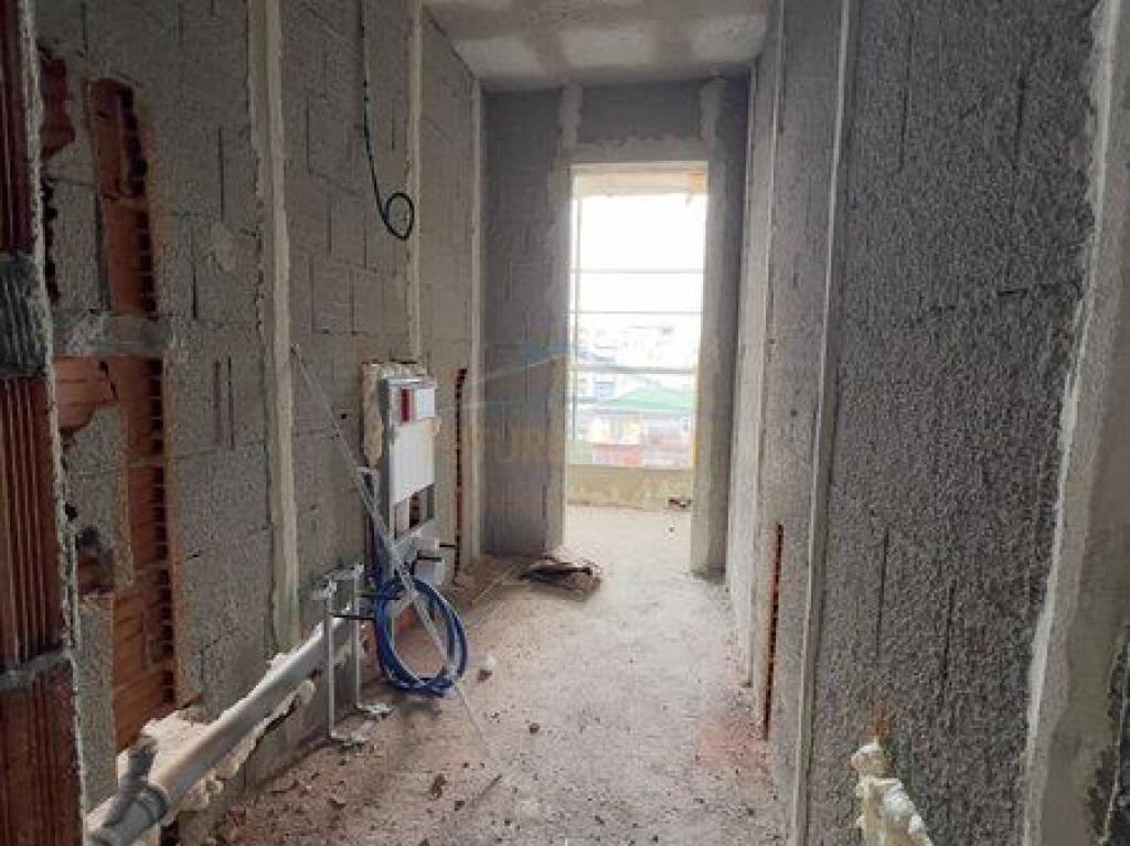 Shitet, Apartament 2+1+2, Rruga Jordan Misja, Tirane.