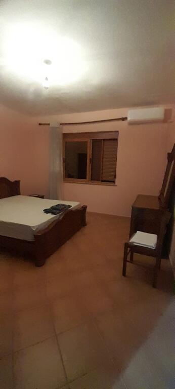 Shtepi 1+1 me qera prapa Asllan Rusi ,Zogu i zi 35,000 lekë