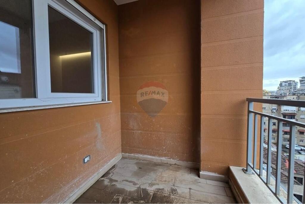 Apartament 2+1 në shitje te Shkolla e Kuqe