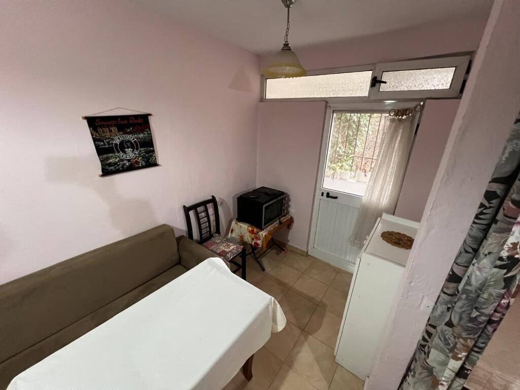 Apartament 1+1 me kuzhine me vete me qera tek Bulevardi Zogu I ne Tirane