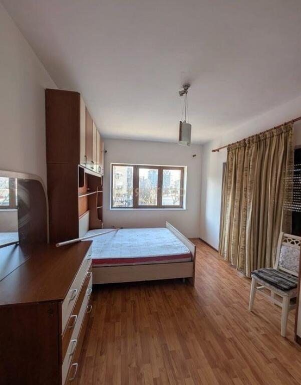 APARTAMENT 2+1 ME QIRA NE KRYQEZIMIN E ALI DEMIT