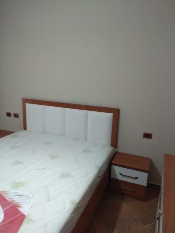 🏠 Apartament 1+1 me qira 📍 Durrës, Plazh — pranë Rrotës së Kuqe