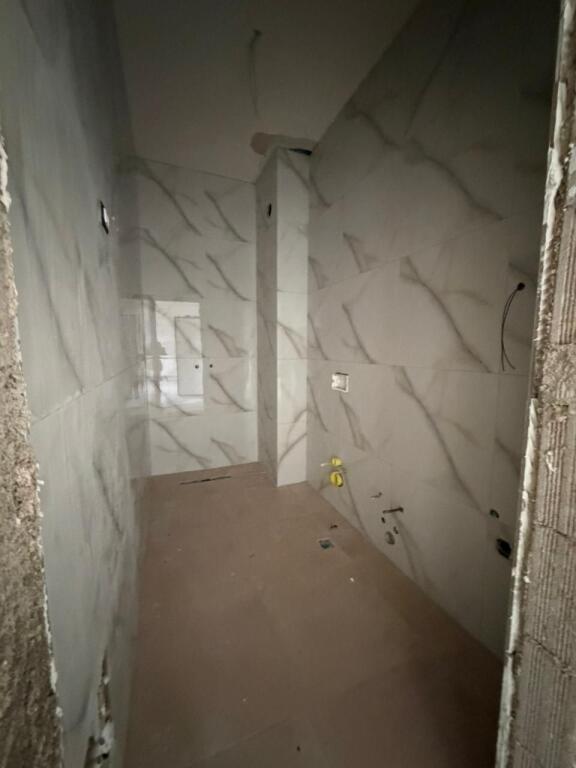 🏡 Shitet apartament 1+1 te Fusha e Aviacionit