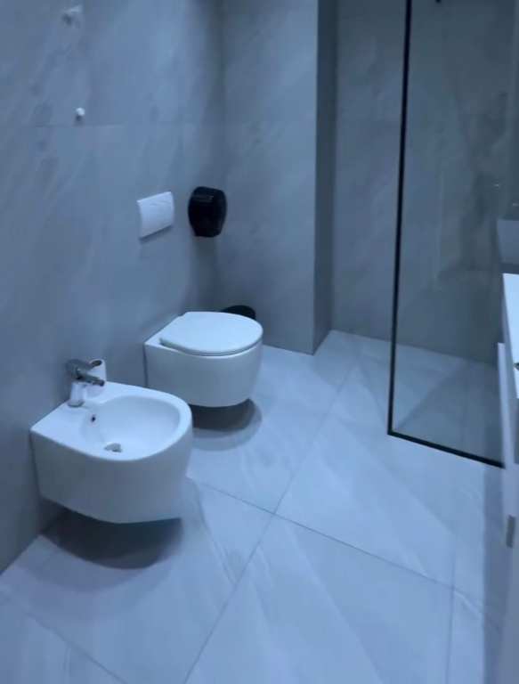 🌟 Shitet 2+1+2 – Rezidenca Premium Lake View pranë Liqenit, Tirane