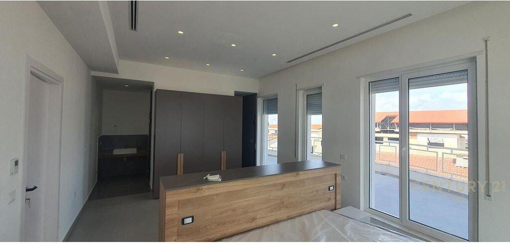 Shitet Vilë Ekskluzive me Pishinë – Rezidenca Kodra e Diellit 1