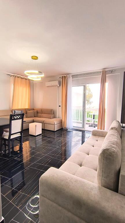 Apartament modern buzë detit pranë Vlorës