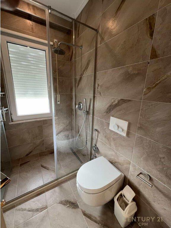 APARTAMENT PER SHITJE TE LIQENI I THATE 3+1+2 + 2 POSTE PARKIMI