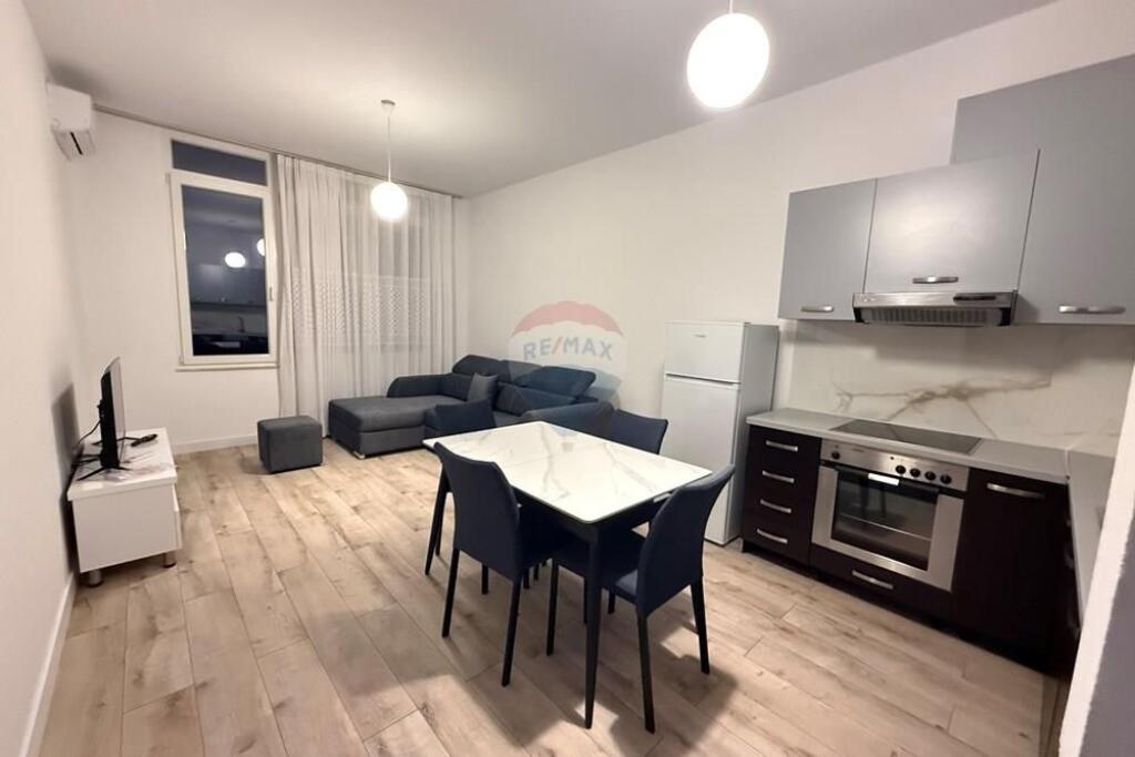 Apartsment me qera 1+1 te Rruga 3 Deshmoret